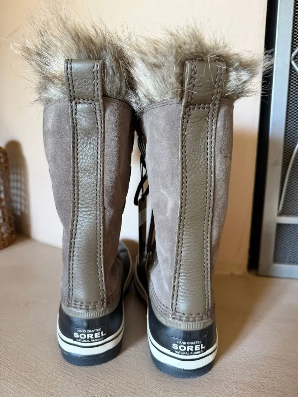 Sorel Joan of Arctic women’s waterproof winter boots in size 5.5